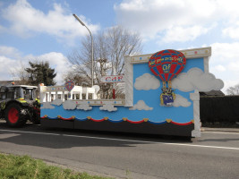 Der Ballon-Wagen im Karnevalszug